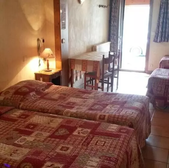 ホテル Hôtel Les Bernards