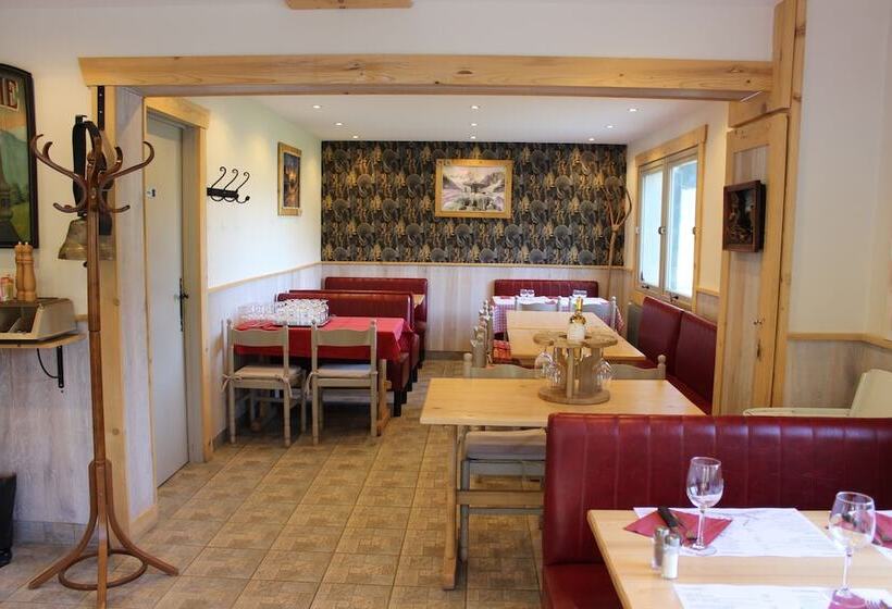 هتل Hôtel Les Bernards