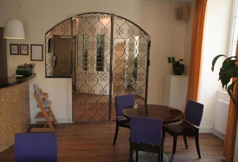 בית מלון כפרי La Beauze