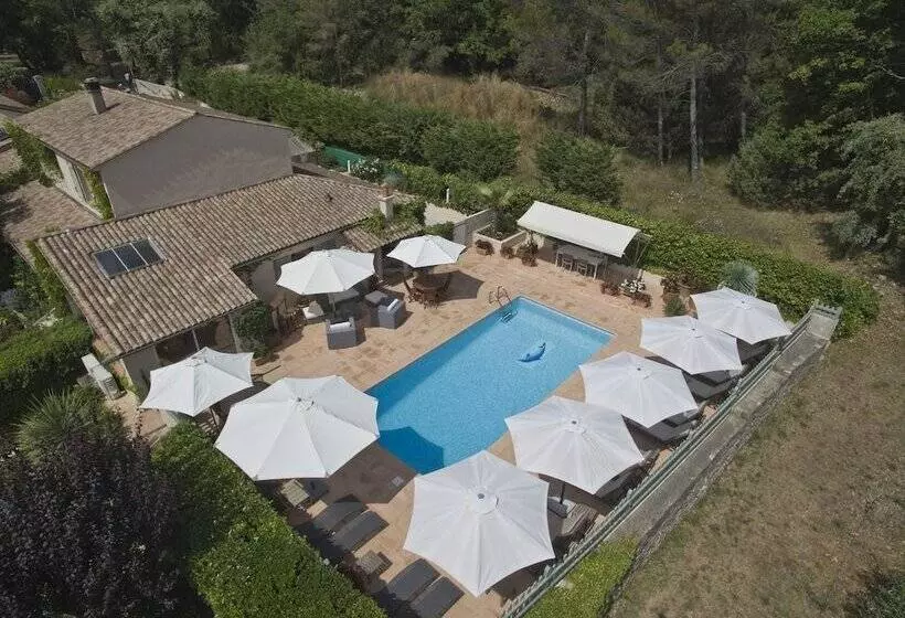 Hotelli La Bégude Du Pascouren
