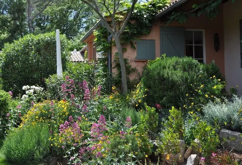 Hotelli La Bégude Du Pascouren