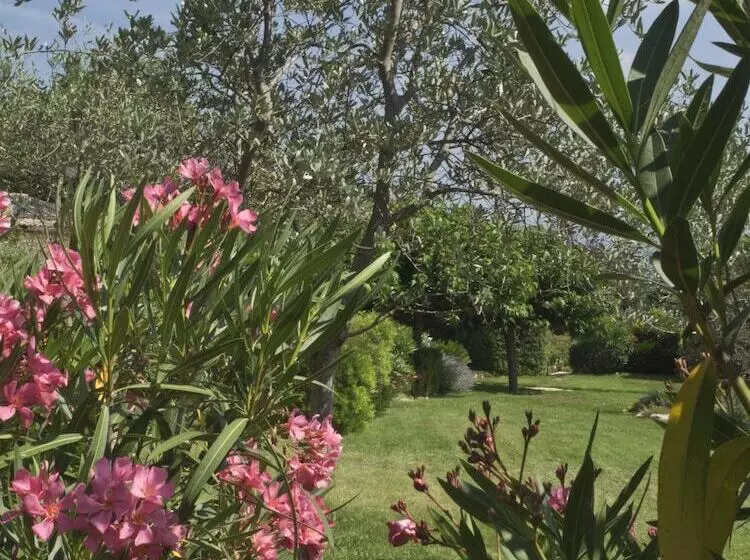 Hotelli La Bégude Du Pascouren