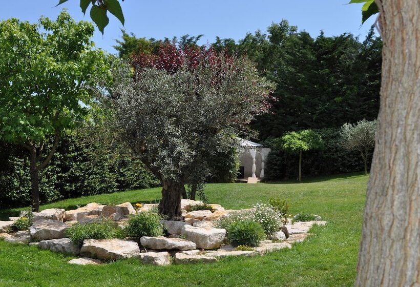 Отель La Bégude Du Pascouren