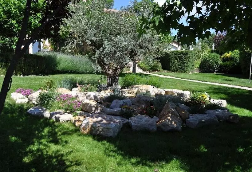 Hotelli La Bégude Du Pascouren