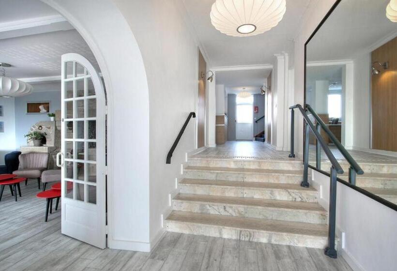 هتل Hôtel La Petite Sirène Quiberon