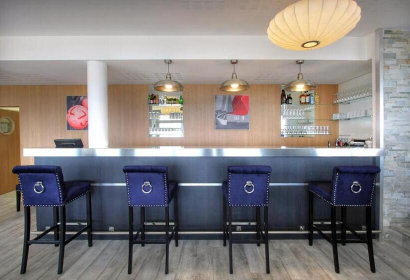 هتل Hôtel La Petite Sirène Quiberon