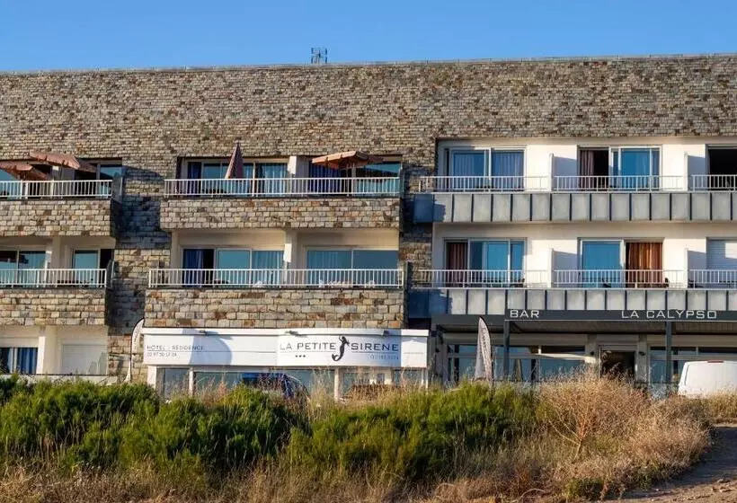 هتل Hôtel La Petite Sirène Quiberon