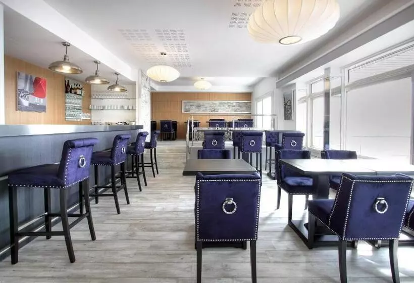 هتل Hôtel La Petite Sirène Quiberon