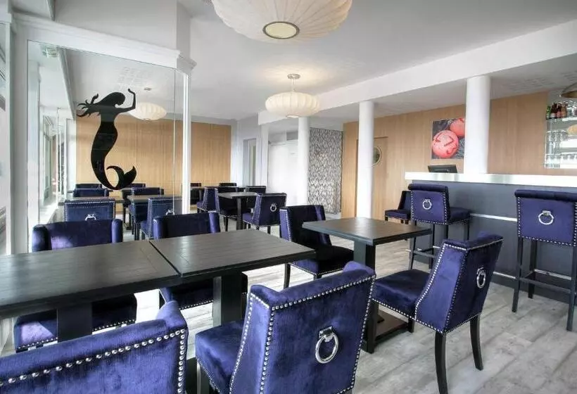 هتل Hôtel La Petite Sirène Quiberon