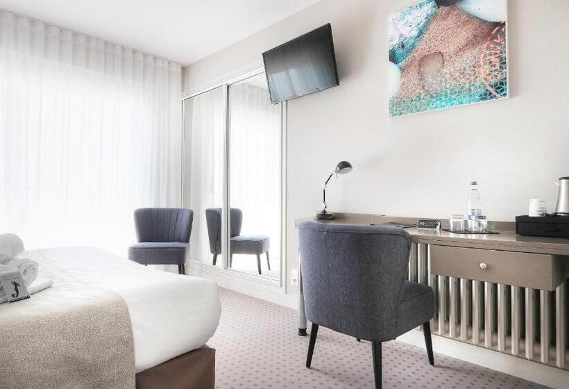 هتل Hôtel La Petite Sirène Quiberon