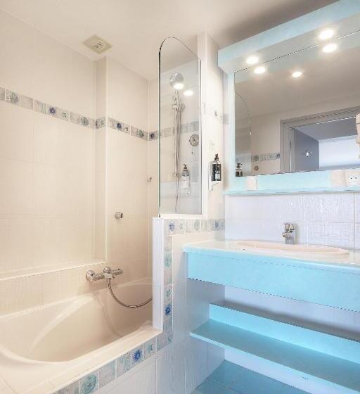 هتل Hôtel La Petite Sirène Quiberon