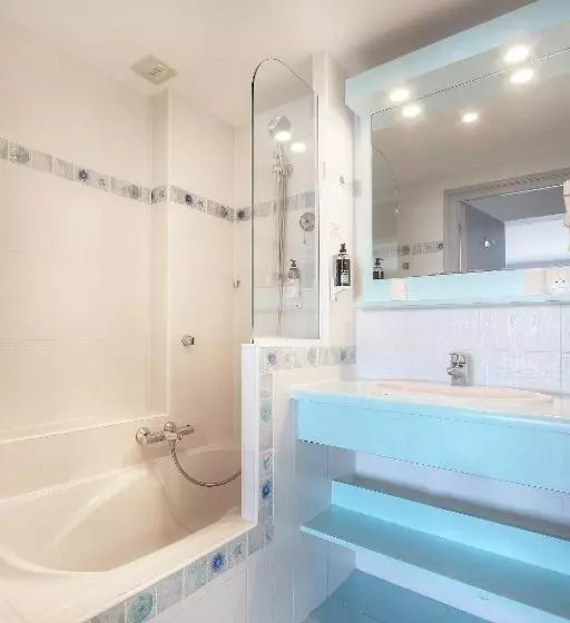 هتل Hôtel La Petite Sirène Quiberon