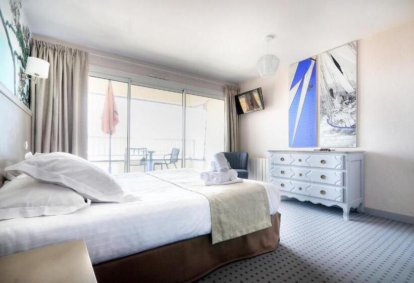 هتل Hôtel La Petite Sirène Quiberon