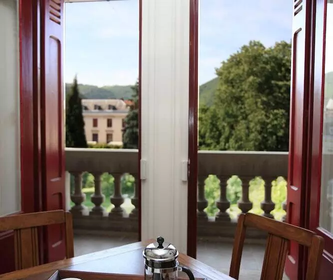 ホテル La Villa De Mazamet