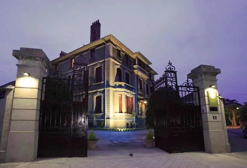 ホテル La Villa De Mazamet