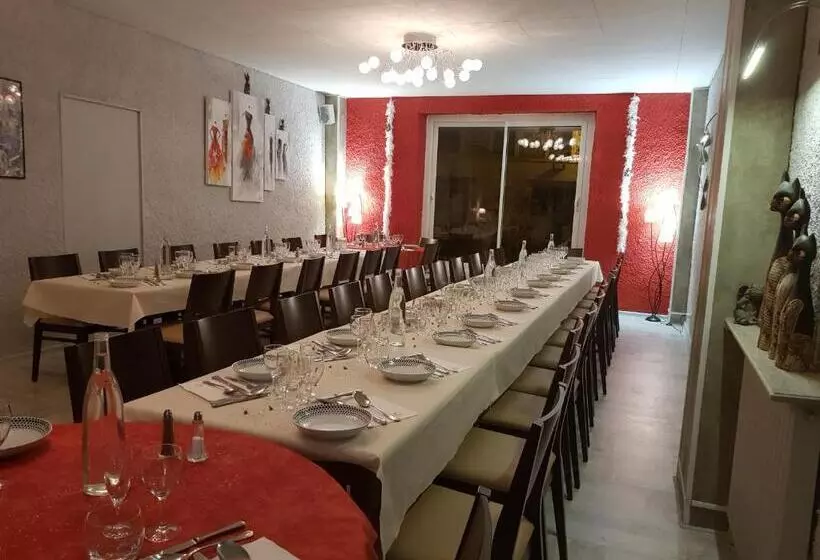 ホテル Logis Hôtel Restaurant Les Carillons