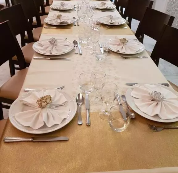 ホテル Logis Hôtel Restaurant Les Carillons