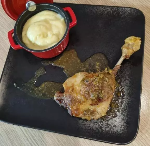 ホテル Logis Hôtel Restaurant Les Carillons