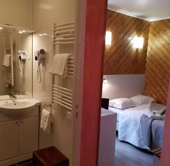 ホテル Logis Hôtel Restaurant Les Carillons