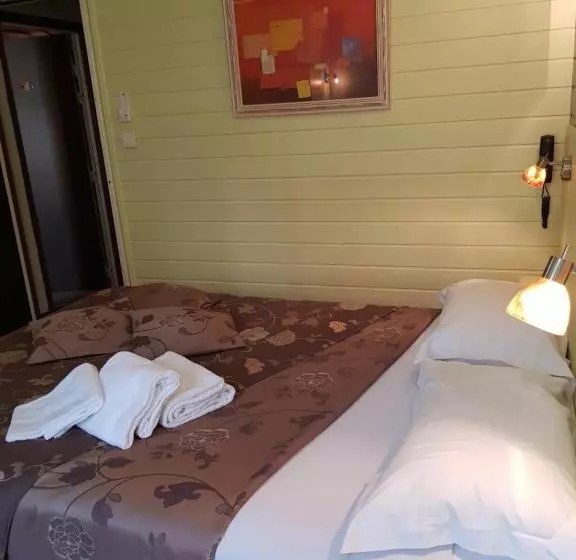 ホテル Logis Hôtel Restaurant Les Carillons
