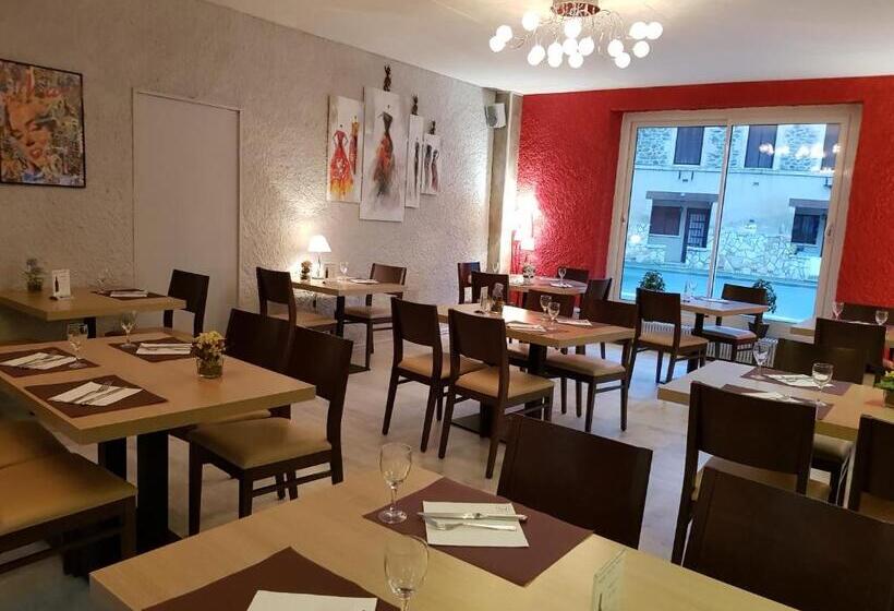 호텔 Logis Hôtel Restaurant Les Carillons