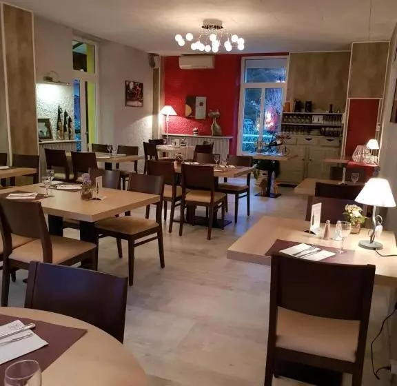 ホテル Logis Hôtel Restaurant Les Carillons