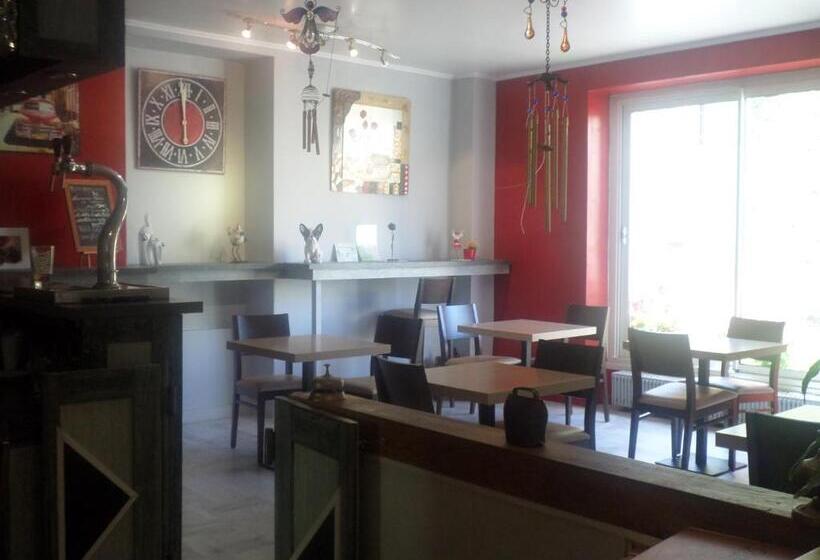 호텔 Logis Hôtel Restaurant Les Carillons