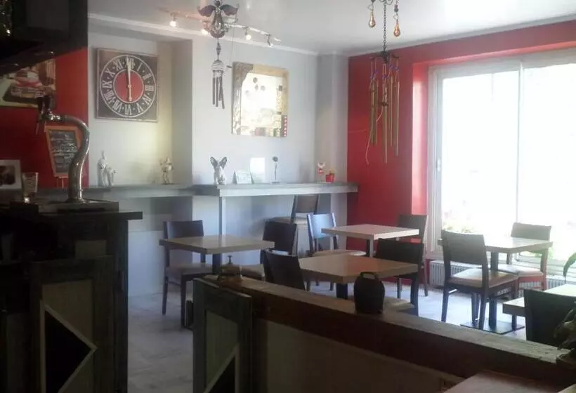 ホテル Logis Hôtel Restaurant Les Carillons