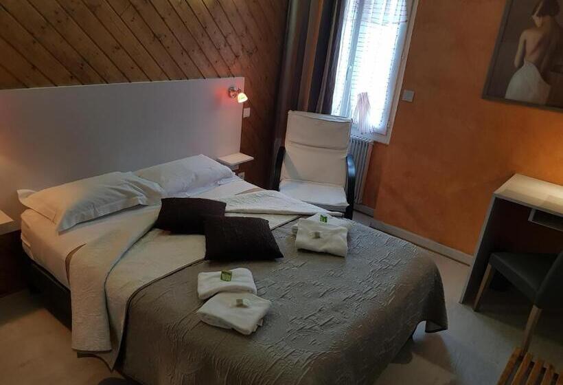 호텔 Logis Hôtel Restaurant Les Carillons