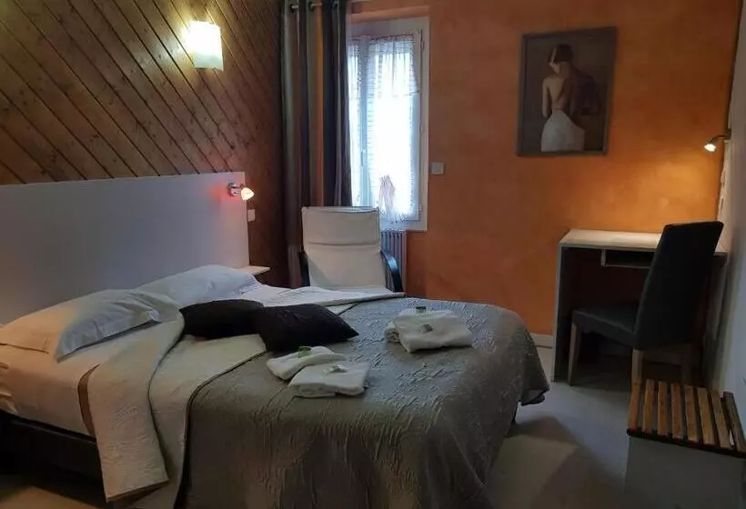 ホテル Logis Hôtel Restaurant Les Carillons