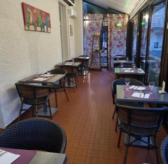 호텔 Logis Hôtel Restaurant Les Carillons