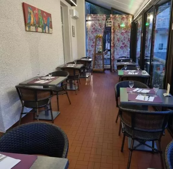 ホテル Logis Hôtel Restaurant Les Carillons