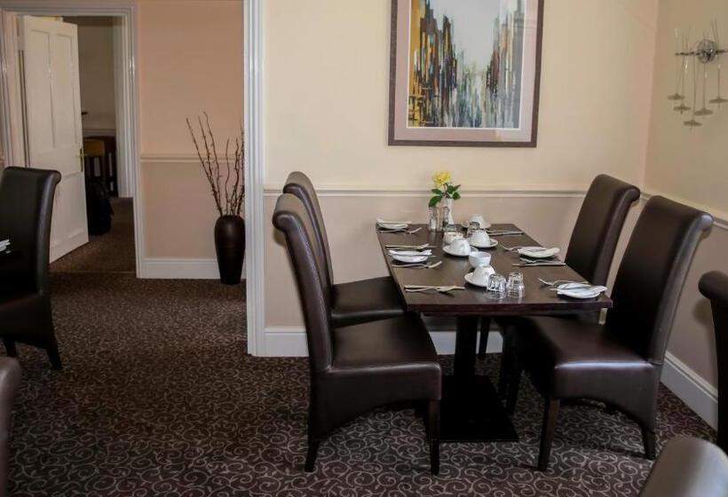 בית מלון כפרי Queens Court