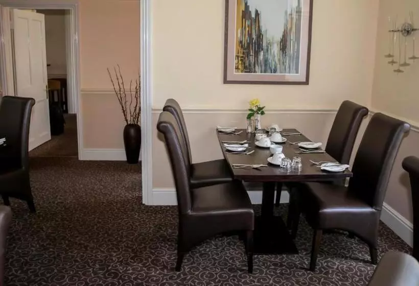 Hotel Queens Court