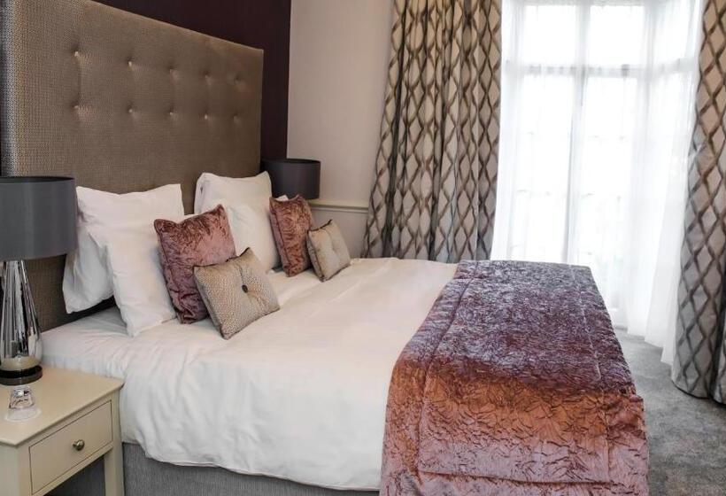 בית מלון כפרי Queens Court