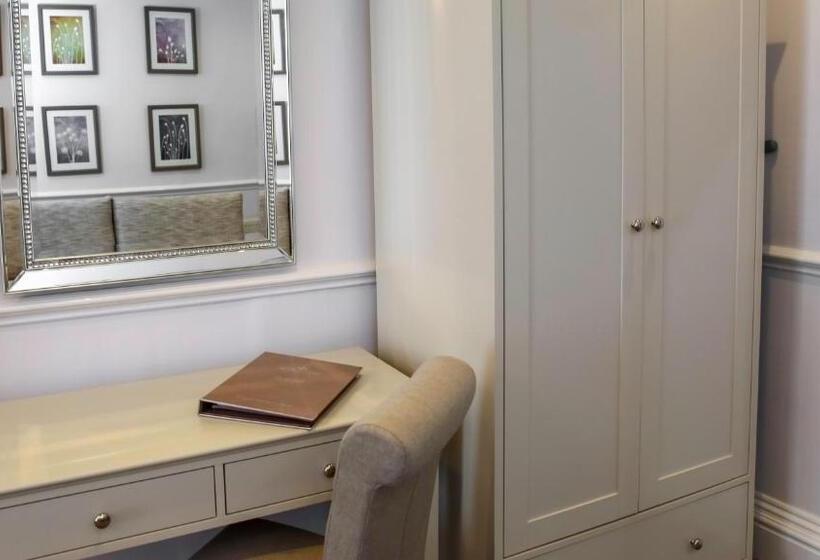 בית מלון כפרי Queens Court