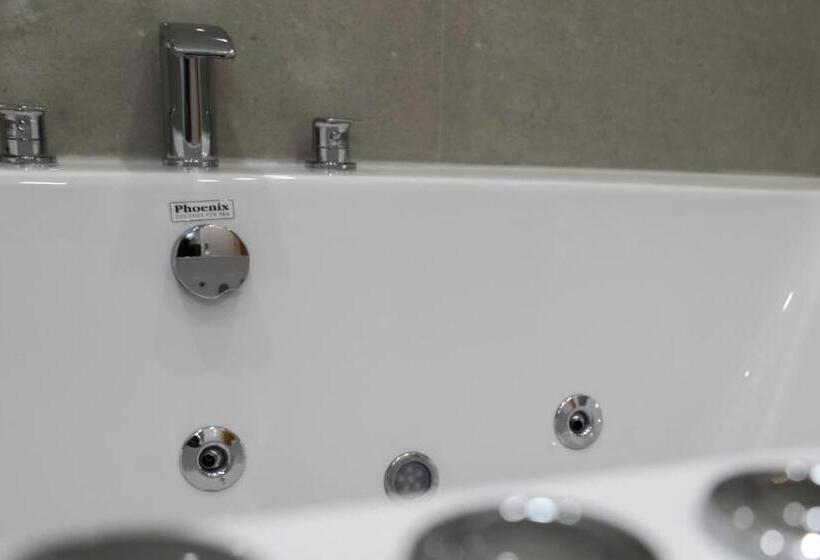 בית מלון כפרי Queens Court