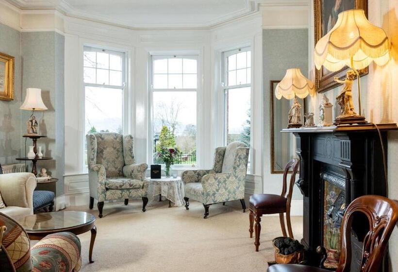 Отель Rayanne House