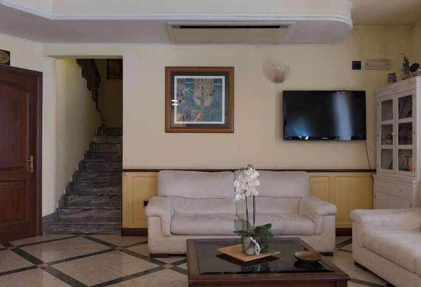 فندق Stella 2000