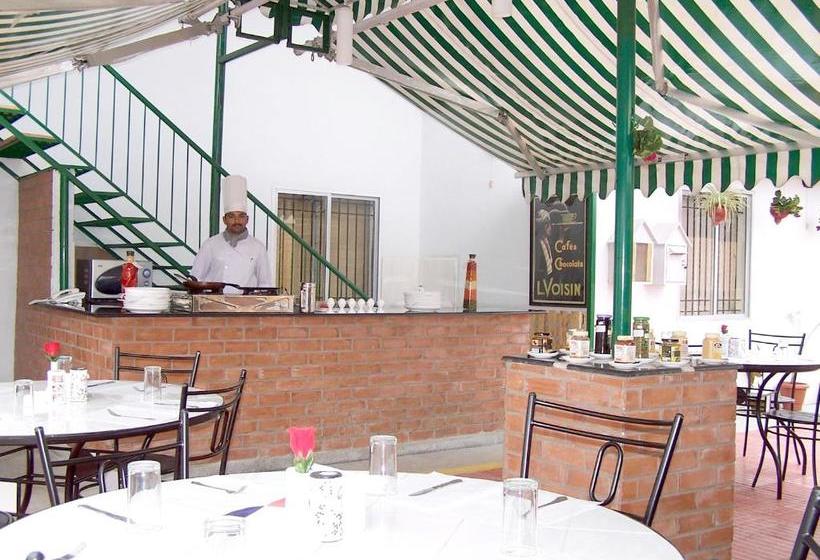 Fotos del hotel Sterling Suites Residency Road:  8