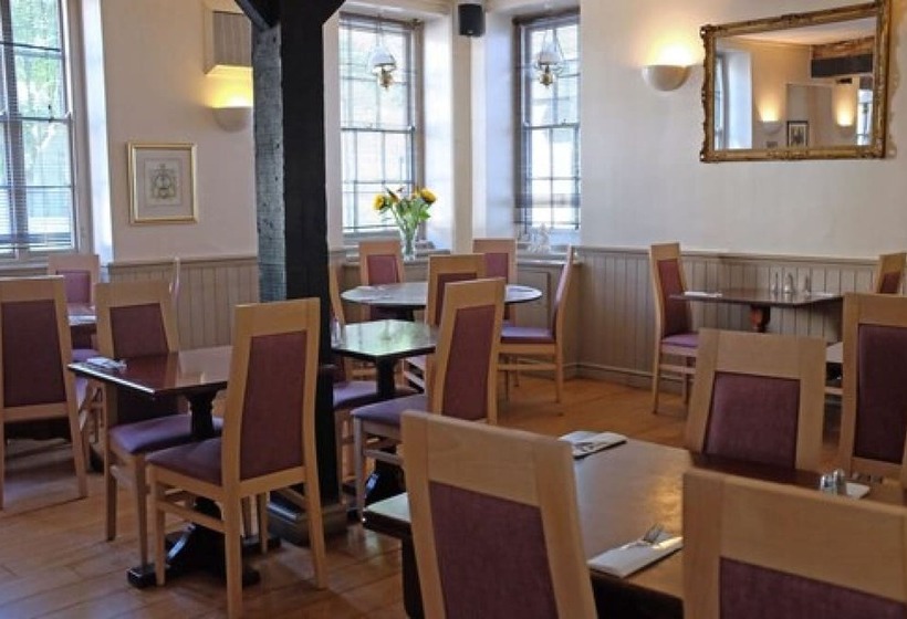 فندق The Old Court