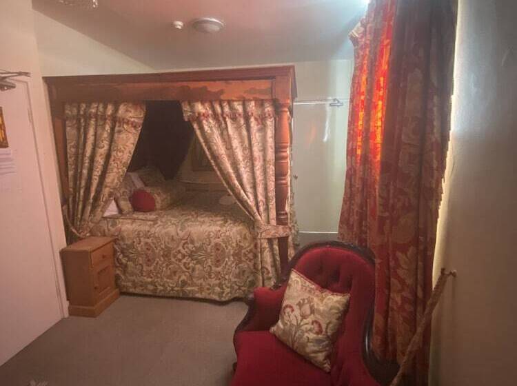 فندق The Old Court