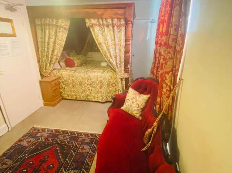 فندق The Old Court