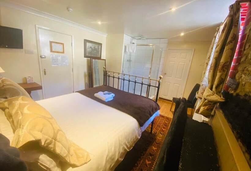 فندق The Old Court