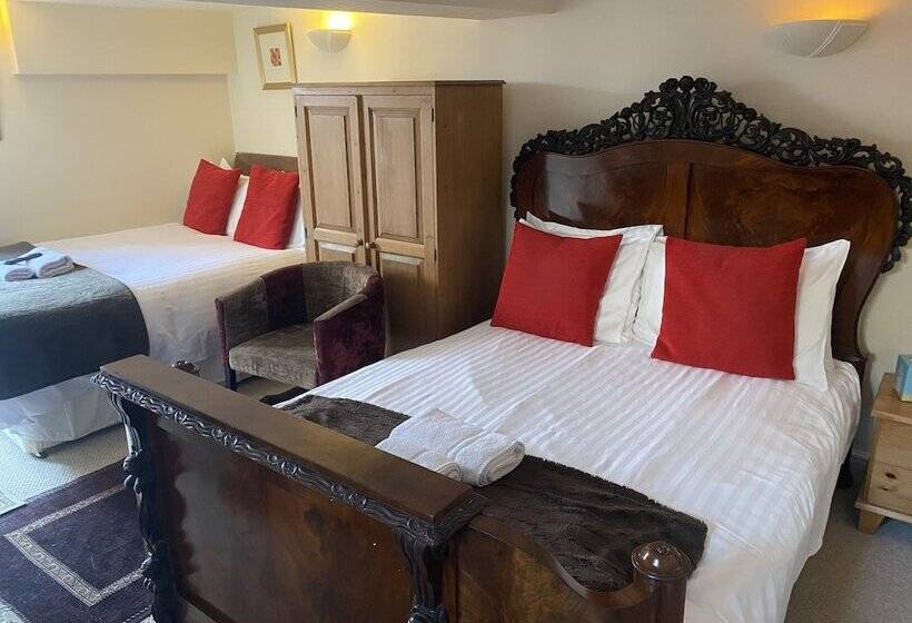 فندق The Old Court