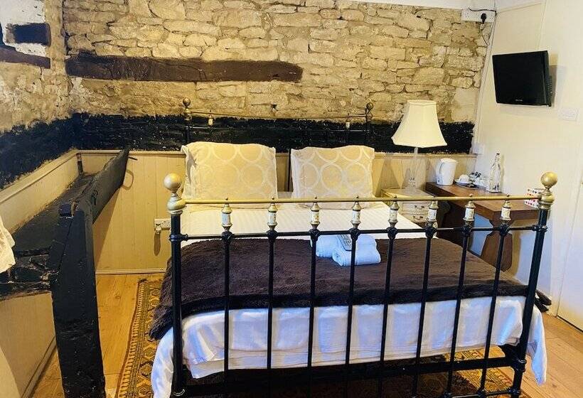 فندق The Old Court