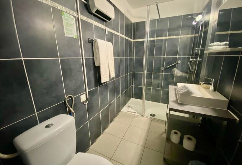 酒店 The Originals City, Hôtel Azur,fossurmer