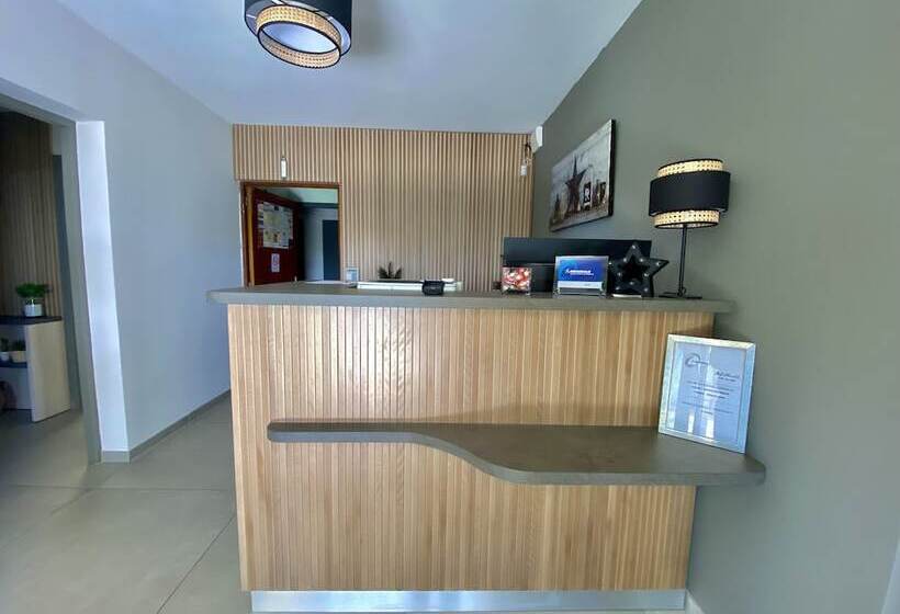 酒店 The Originals City, Hôtel Azur,fossurmer