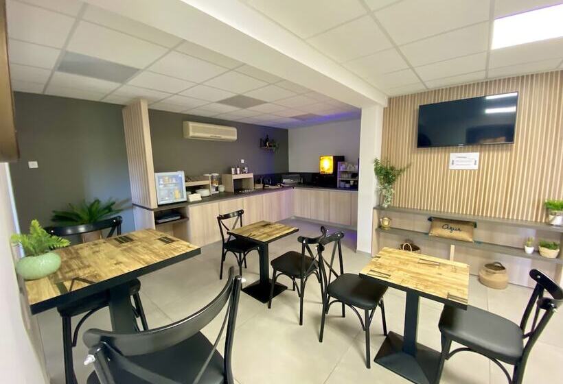 酒店 The Originals City, Hôtel Azur,fossurmer