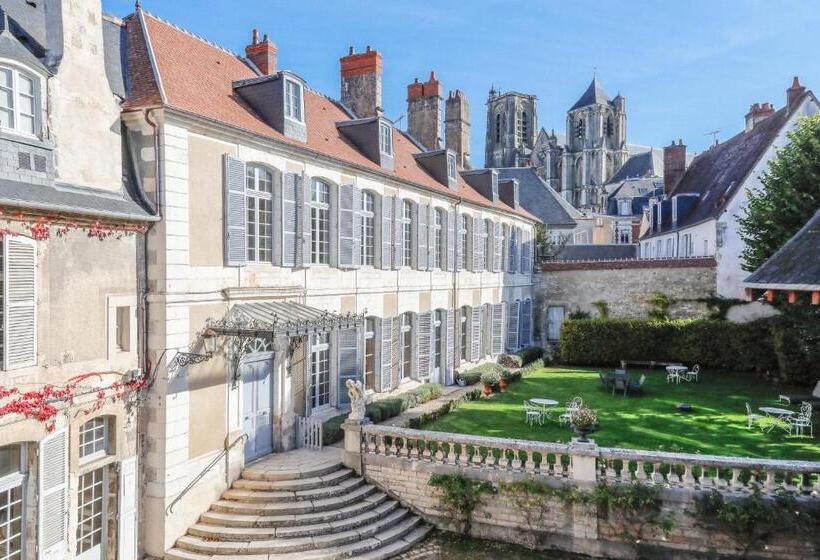 L Hotel De Panette, Un Exceptionnel Château En Ville Cathédrale